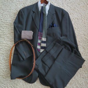 Hugo Boss Single Breasted Dark Olive 46R Full ensemble Men’s Suit SC12